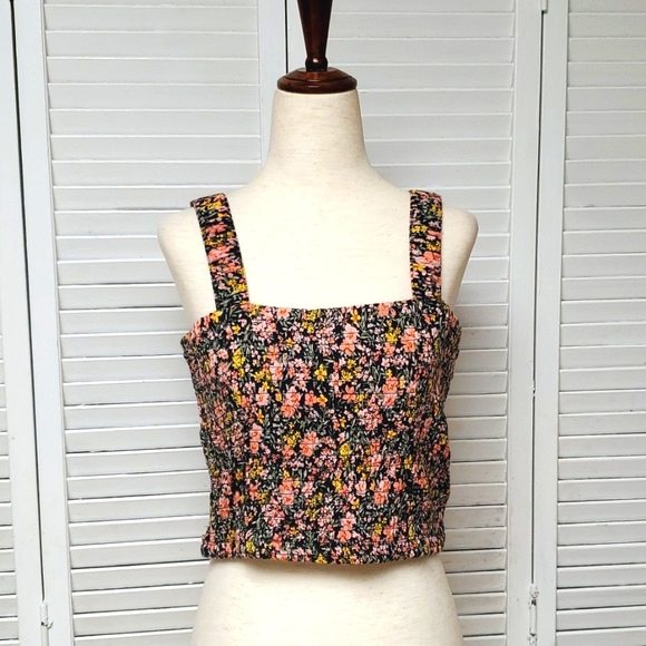 American Eagle Outfitters Tops - NWT Y2K AEO Floral Parfait Crop Top Size M